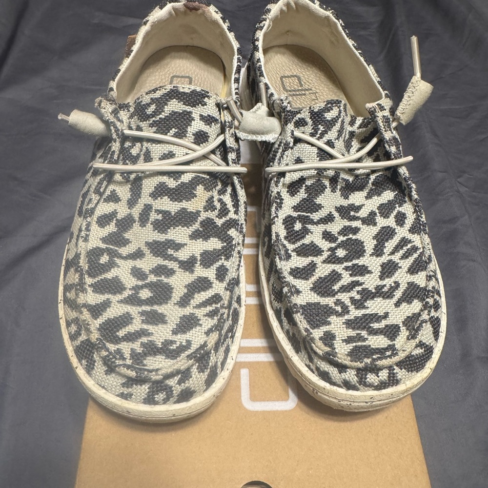 🐆Leopard Print Womens Hey Dudes Size 6 🖤